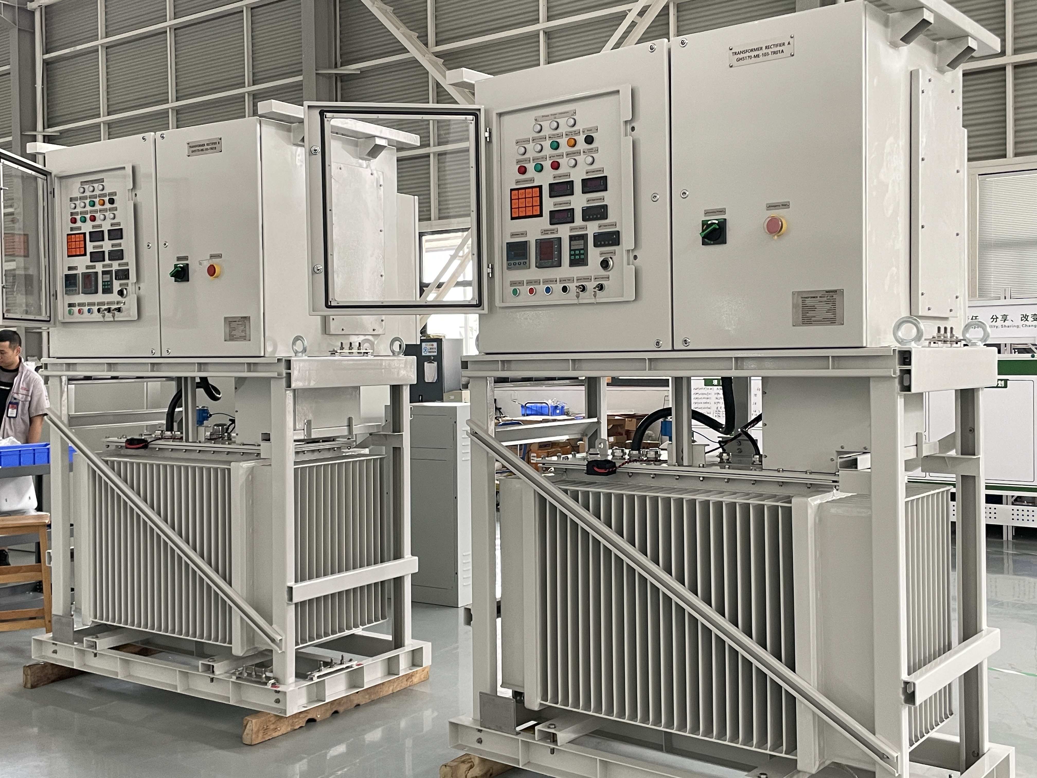 中国智造闪耀中东！迈斯威尔大功率油冷电源成功出口迪拜